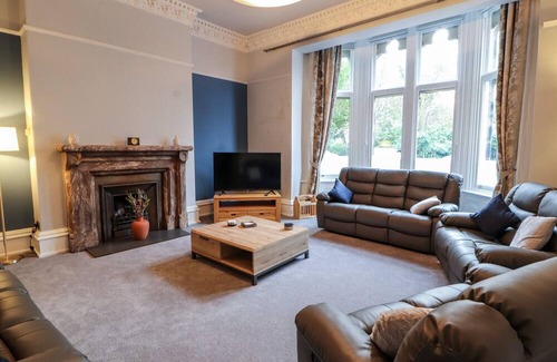 Carlisle Cabaña | 22 CHATSWORTH SQUARE, family friendly, with hot tub in Carlisle