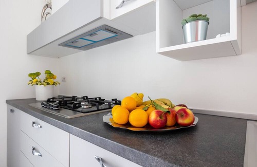 Capo d'Orlando Apartamento | Apartment 'Primo' with Partial Sea View, Wi-Fi and Air Conditioning