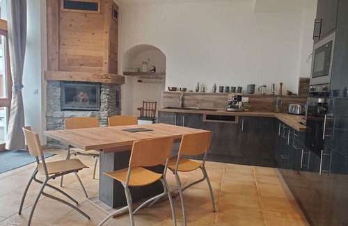 Seez Apartamento | Apartment 'Location Paradiski San Bernardo' with Private Terrace and Wi-Fi