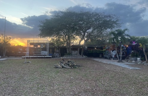 Gladeview Alquiler De RV | Rasta Village Miami Campground