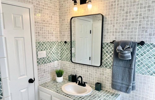 McAllen Casa | Lynda's Magnificent Pool Home!