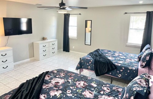 McAllen Casa | Lynda's Magnificent Pool Home!