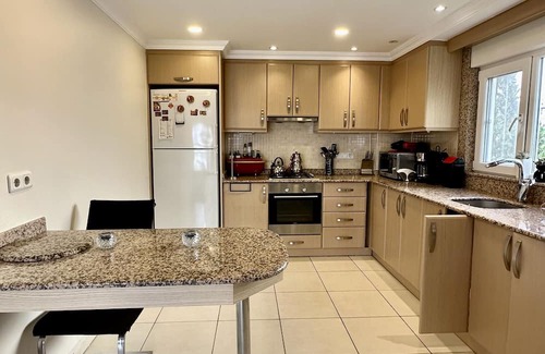 Kemer Mahallesi Apartamento | Wonderful 3 bed duplex in sought after prime community