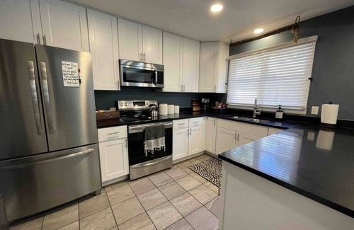 Greeley Casa | Large, beautifully updated townhome close to UNC and NCMC.