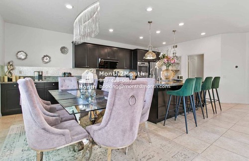 Fontana Casa | Luxurious Haven on Curry Pl #41793