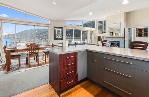 Frankton Casa | Lake Views on Yewlett