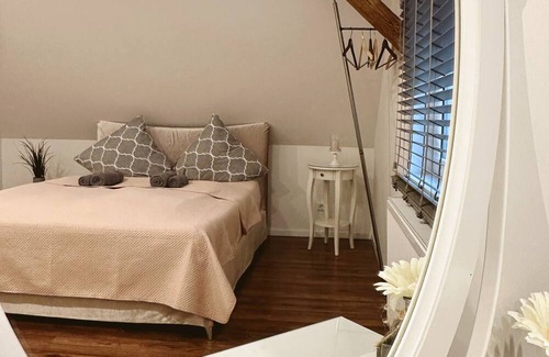 Wolfsbach Apartamento | Gemütliche 2-stöckige Ferienwohnung 3 Minuten von der Autobahn!