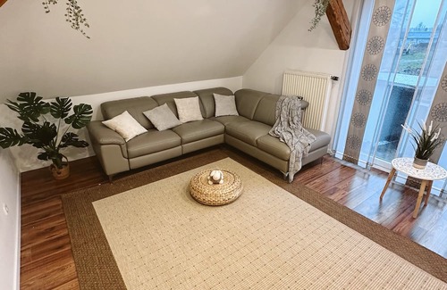 Wolfsbach Apartamento | Gemütliche 2-stöckige Ferienwohnung 3 Minuten von der Autobahn!