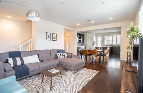 Edenvale Casa | Sweet San Jose 4BR w/ Pool, Gym, Spa & A/C, nr Dining, by Blueground