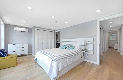 Rocky Mount Casa | Family Tree House | Sleeping 14 | Rocky Mount