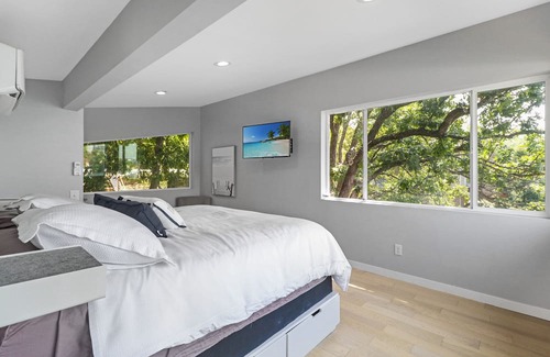 Rocky Mount Casa | Family Tree House | Sleeping 14 | Rocky Mount