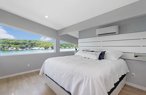 Rocky Mount Casa | Family Tree House | Sleeping 14 | Rocky Mount