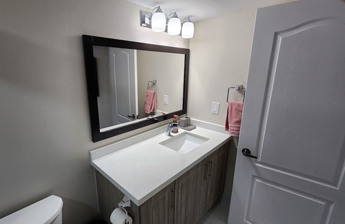 Meadowvale Village Apartamento | Luxurious & spacious private apartment w/ all amenities