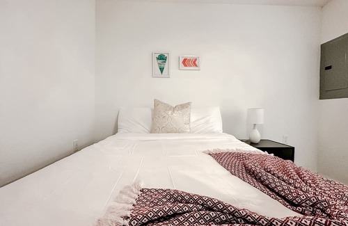 Downtown Springfield Apartamento | Sleepover: Intimate 1BD/1BA Downtown Springfield