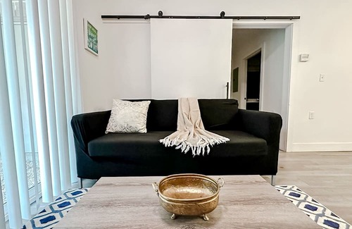 Downtown Springfield Apartamento | Sleepover: Intimate 1BD/1BA Downtown Springfield
