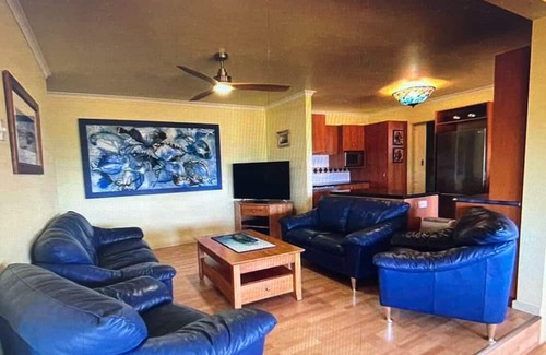 Leeman Casa | Robbo's Snag Island Retreat