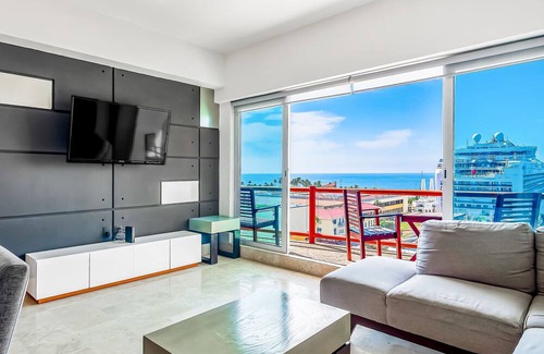 Palmar de Aramara Condominio | 8th-floor ocean-view condo with balcony, outdoor pool, gym, washer/dryer, & AC