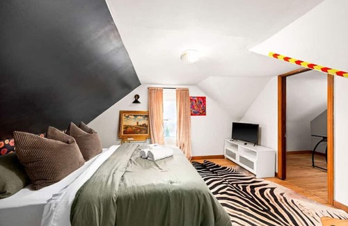 Superior Casa | 3 Bed Home Across From Park