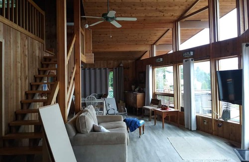 Brookings Casa | Beautiful Brookings Home with Ocean View and Jacuzzi