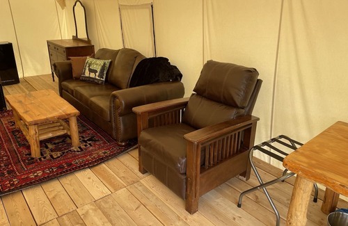 Pray Alquiler De RV | Glamping tent in Paradise Valley only 27 miles from Yellowstone National Park