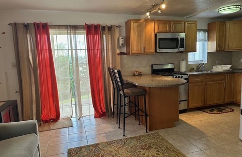 Crawl Hill Apartamento | Lovely 1 bedroom, 1 bath Apartment close to Airport