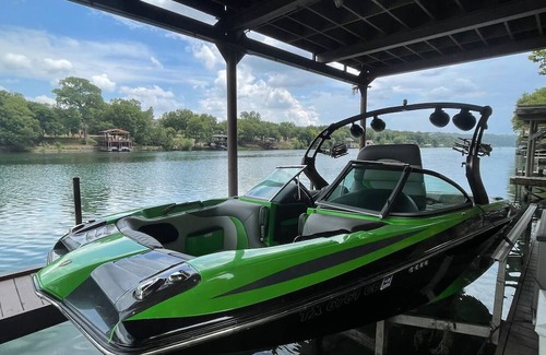 Apache Shores Alquiler De Eote | Private Lake Austin dock and surf boat for the day