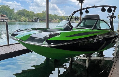 Apache Shores Alquiler De Eote | Private Lake Austin dock and surf boat for the day