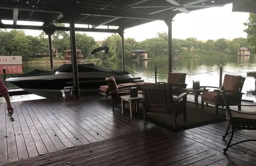 Apache Shores Alquiler De Eote | Private Lake Austin dock and surf boat for the day