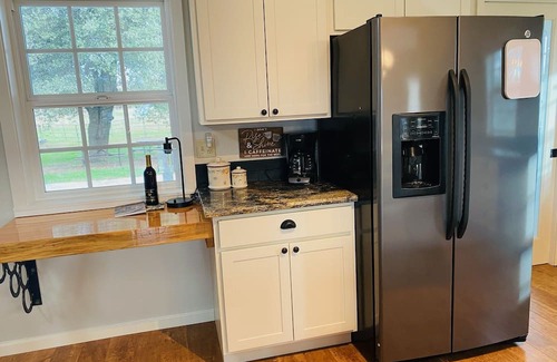 Amador County Otro | Tranquil Farmhouse nestled in the hills minutes to beautiful wine country.