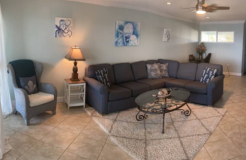 Bolongo Bay Condominio | Unbeatable views, central location, tranquil, peaceful, clean condo
