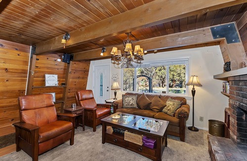 Big Bear City Casa | Gambrel Style, pet friendly, enclosed yard, streaming, fireplace, and more.