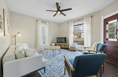 Mount Vernon Cama Y Desayuno | The Bluebell Inn - 8 minutes to Kenyon, 5 minutes to MVNU. Gracious Hospitality.