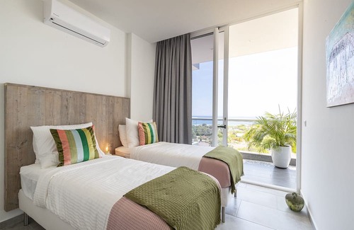 Colon Apartamento | Grand View Residences Luxury Appartement, Pool & Gym. 5 minutes from Willemstad.