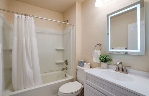 Kila Casa | Charming 2 Bedroom Home 10 Minutes from Kalispell
