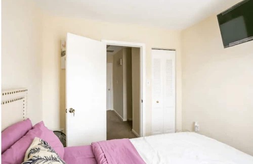 Wheaton Casa | Convenient Living: Walk to Metro TV in Bedroom. Ideal for a Restful Sleep