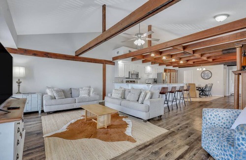 Statesboro Apartamento | Penthouse Loft- Balcony Over Downtown Statesboro