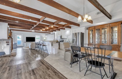 Statesboro Apartamento | Penthouse Loft- Balcony Over Downtown Statesboro