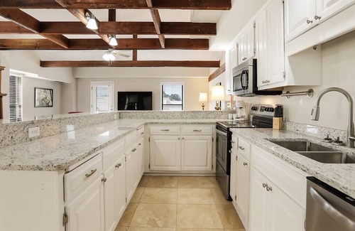 Statesboro Apartamento | Penthouse Loft- Balcony Over Downtown Statesboro