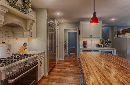 Tower Casa | Stunning Lake House with Hot Tub on Secluded Bay! Perfect Central Location!