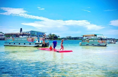 Braden River Otro | Farmhouse Retreat. Quiet country cabin just minutes from Siesta Key & TerraNova