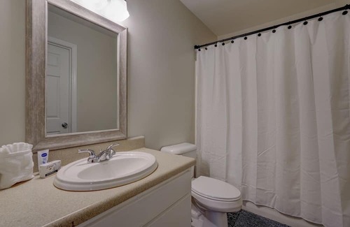 Drayton Casa | Comfortable home, workspace, close to downtown, schools, and hospitals