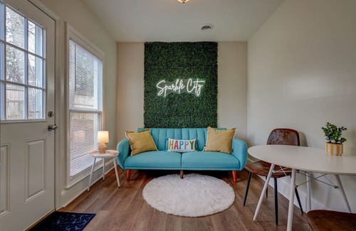 Drayton Casa | Comfortable home, workspace, close to downtown, schools, and hospitals