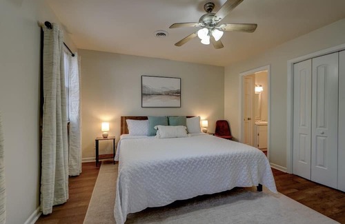 Drayton Casa | Comfortable home, workspace, close to downtown, schools, and hospitals