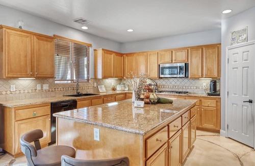 Silverado Ranch Casa | Lavender Oasis-Your Retreat from the Vegas Hustle