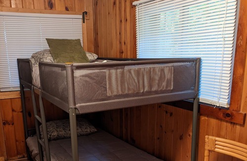 Rockwood Cabina | Cozy cabin is just 10 minutes from slopes and state parks!