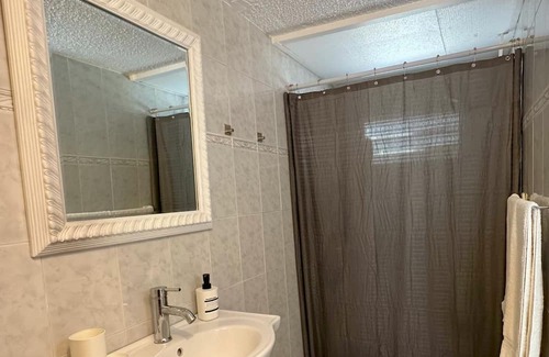 Barceloneta Casa | Cozy Tiburon: Private Apartment with Working Space in Barceloneta