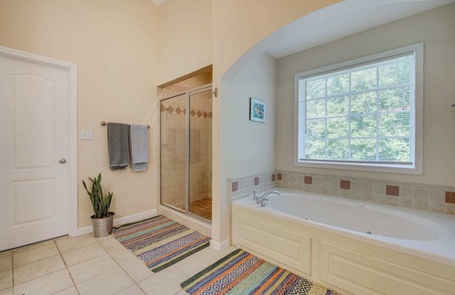 Stockbridge Casa | Serene Rural Setting with Creekside Deck - 30 minutes from Airport