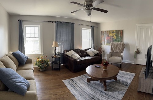Elmhurst Casa | New! Affordable Elmhurst Home minutes from Airport
