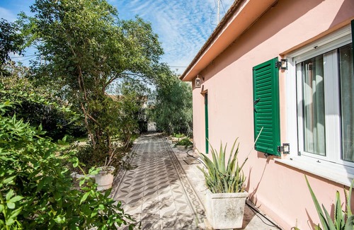 Lakithra Casa | Stylish house with huge garden,sea view, max 10 min drive from 10 beaches & town