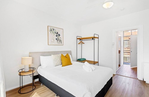 West Perth Apartamento | Urban Oasis on Mount Street: Walk to City